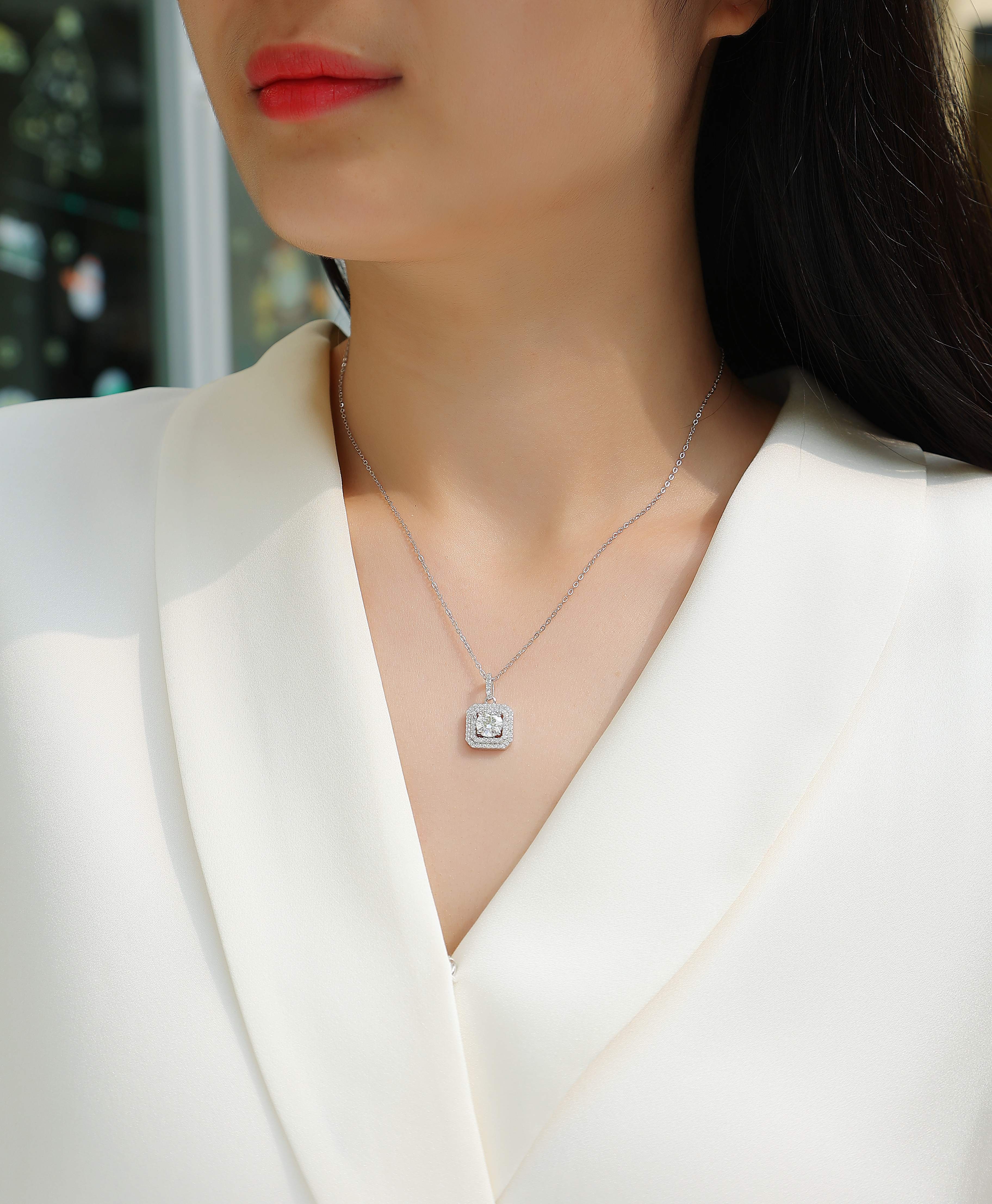 Sugar Diamond - A Fashionable And Luxurious Diamond Jewelry With 1-carat Moissanite Pendant