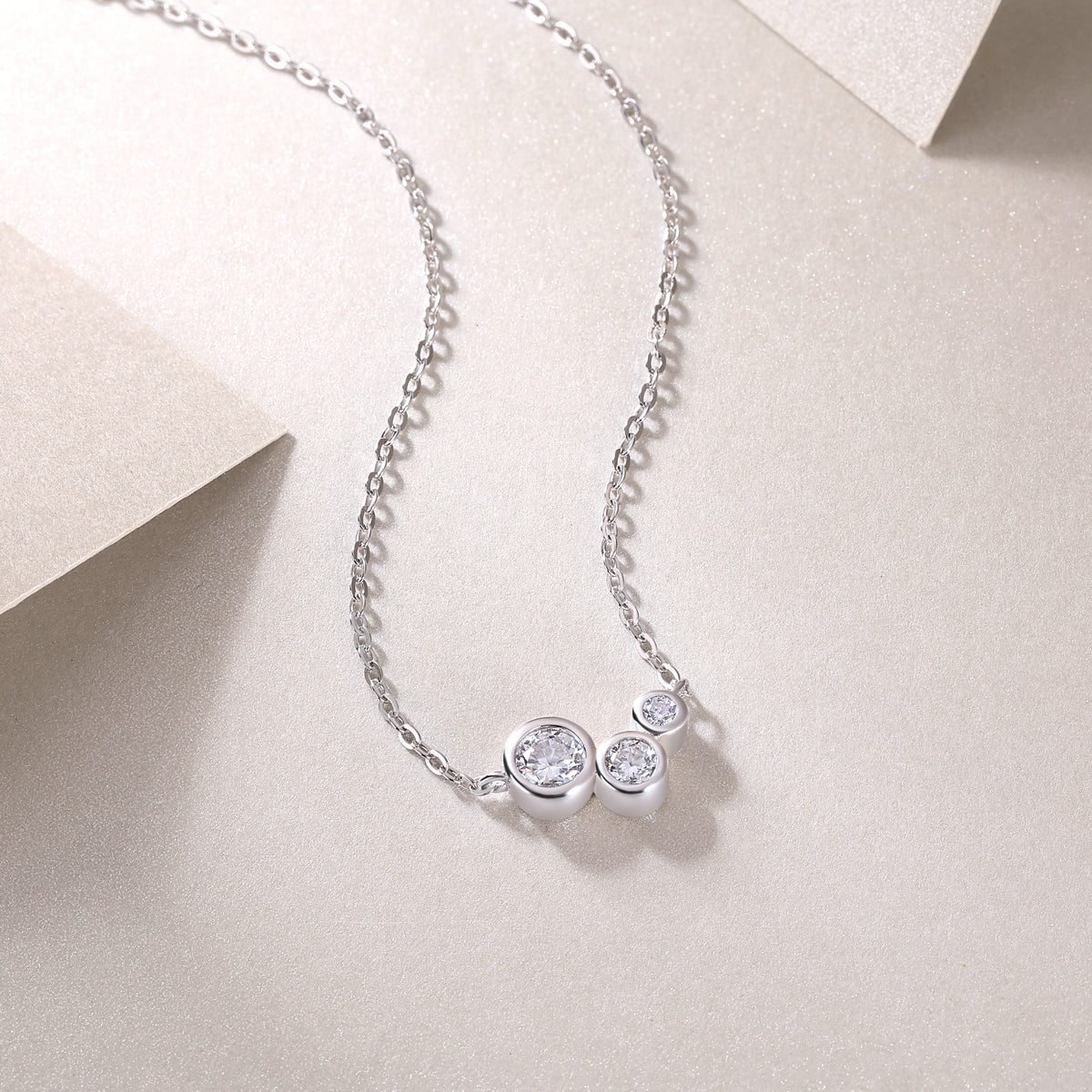 White Dew -  Luxurious Diamond Jewelry Pendant Set