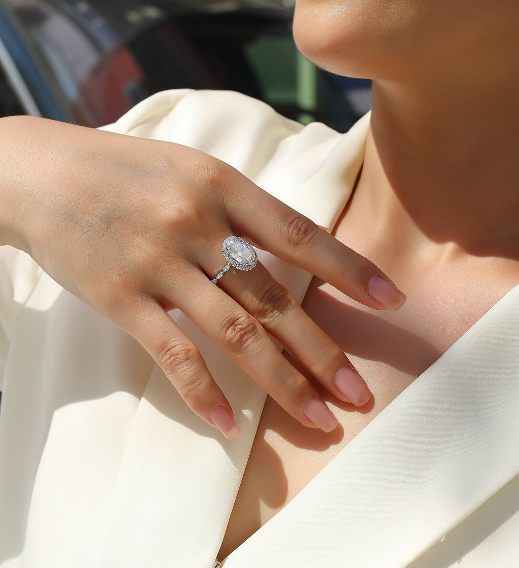 Bright Moon - A Fashionable Diamond Jewelry