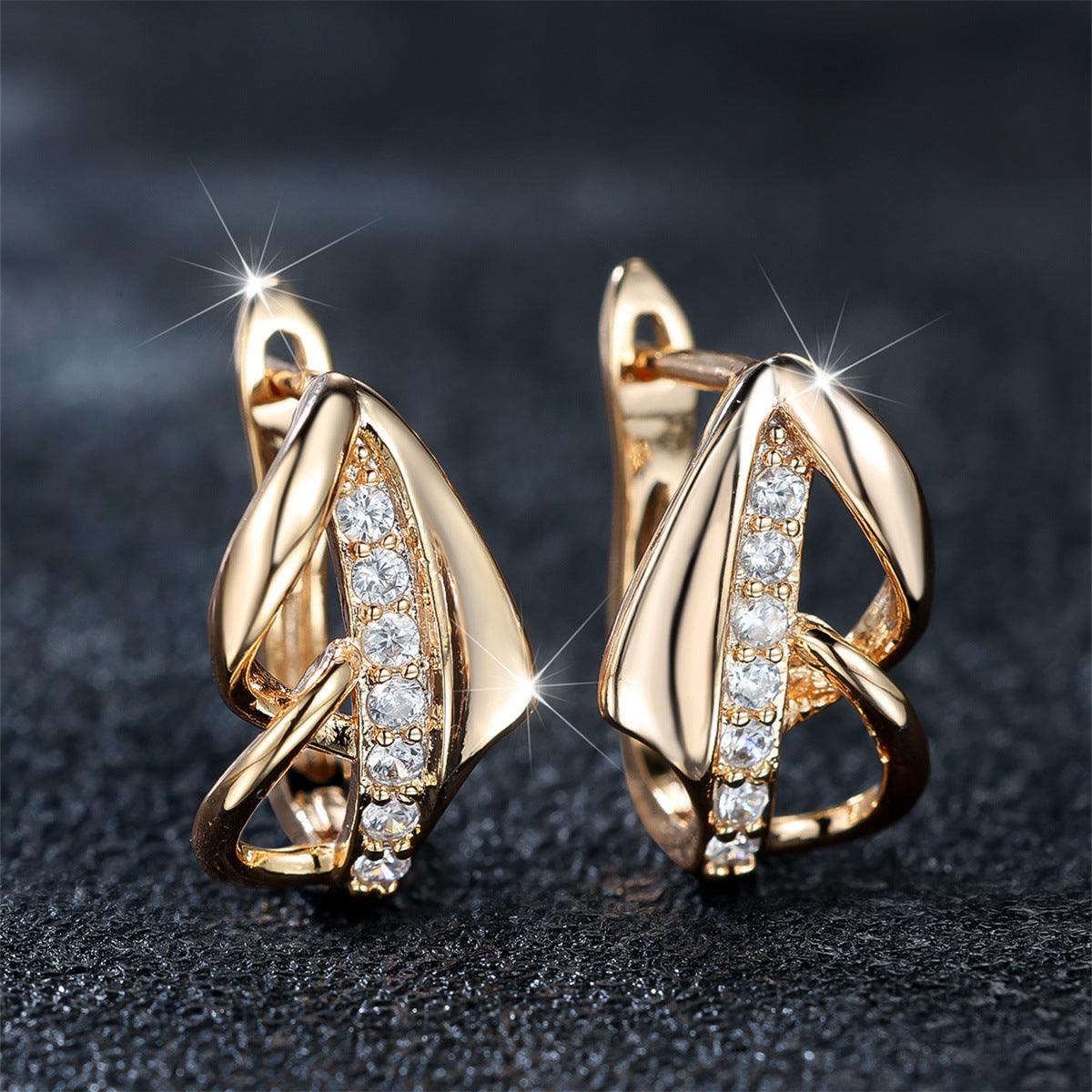 Round Diamond Arrow Ear Clip | No Piercing | Champagne Gold | Korean Minimalist Light Luxury