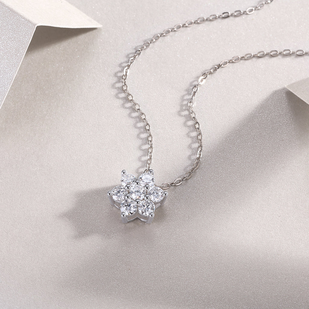 Snowflakes Fluttering - A Fashionable And Luxurious Diamond Jewelry Pendant