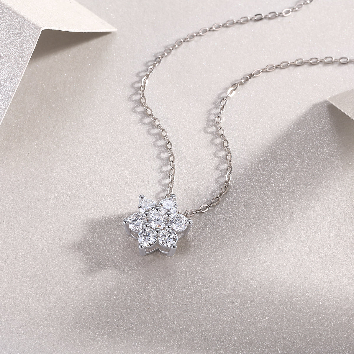 Snowflakes Fluttering - A Fashionable And Luxurious Diamond Jewelry Pendant