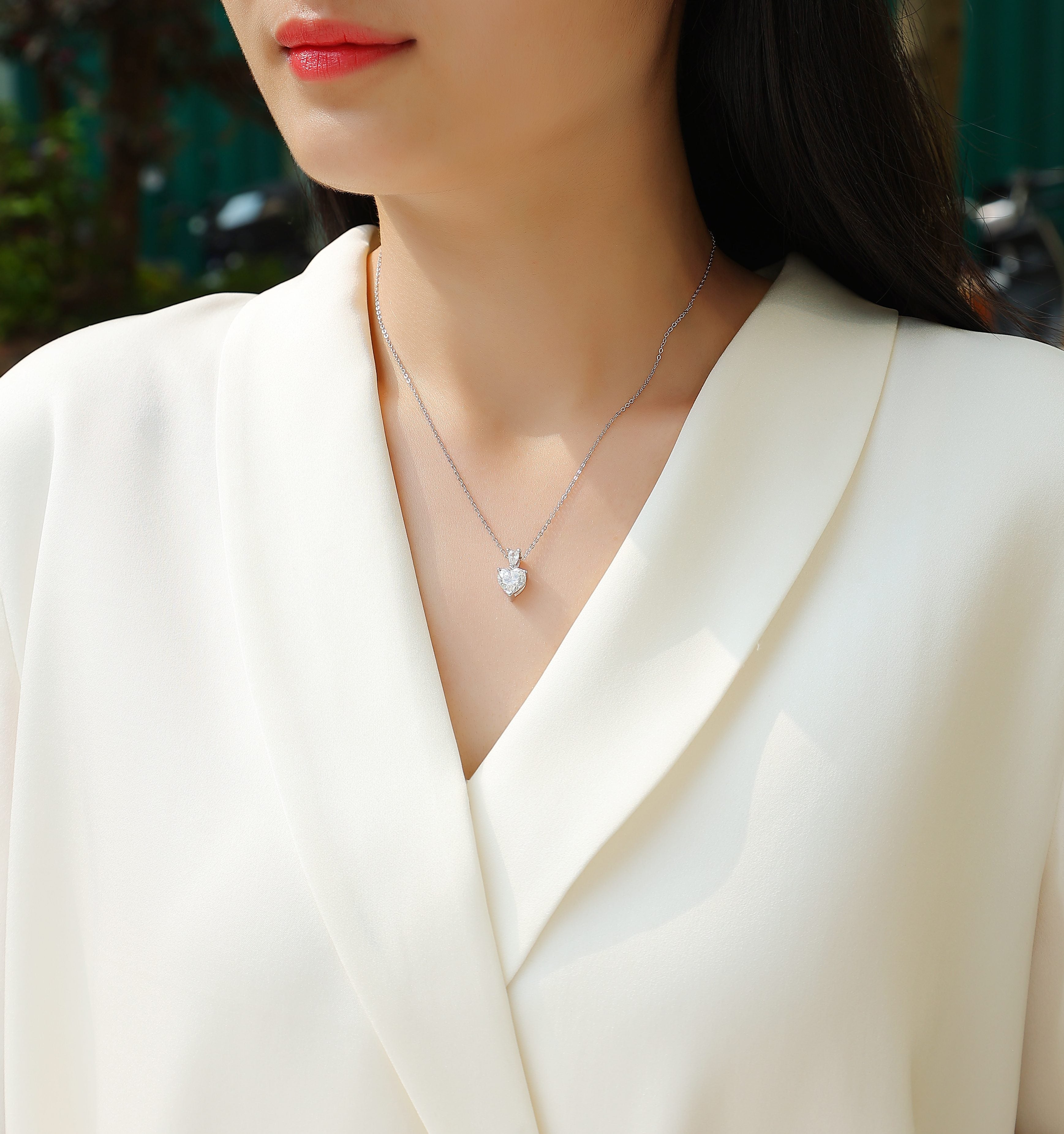 The Beloved Of The Heart - A Fashionable And Luxurious Diamond Jewelry Pendant Set