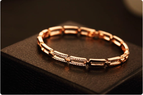 Female Snake Bracelet With Gold Diamonds