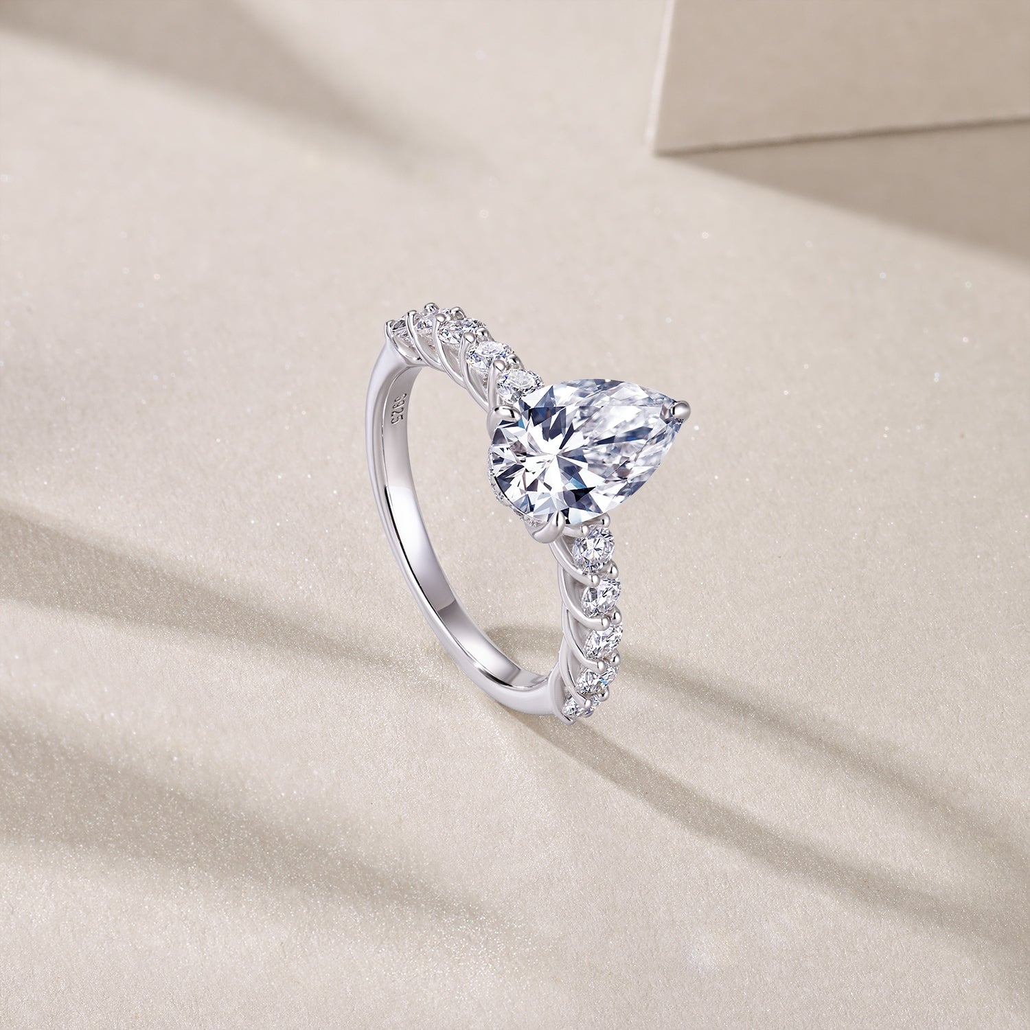 Moonlight Water Drop - A Fashionable Diamond Jewelry