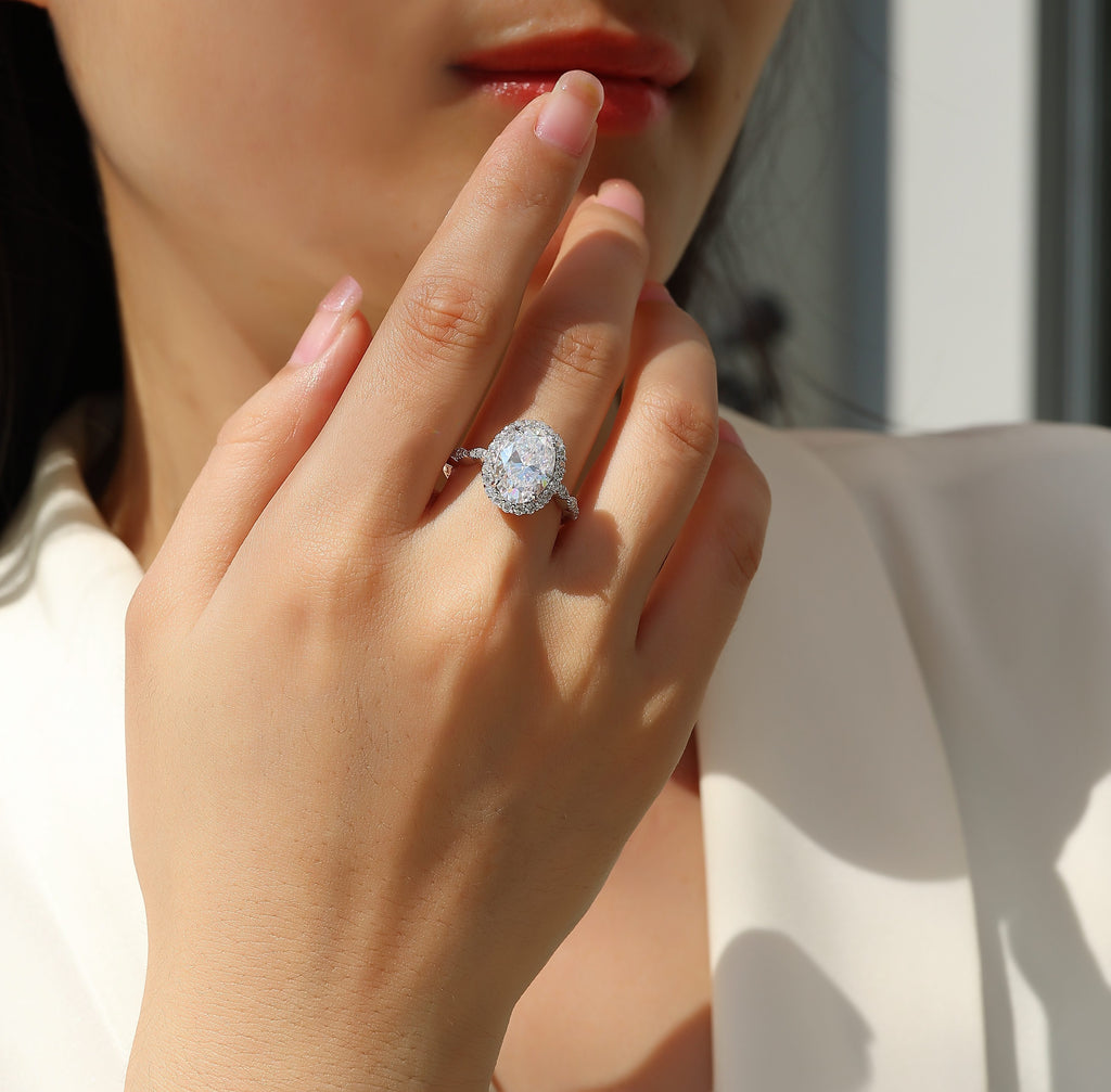 Bright Moon - A Fashionable Diamond Jewelry