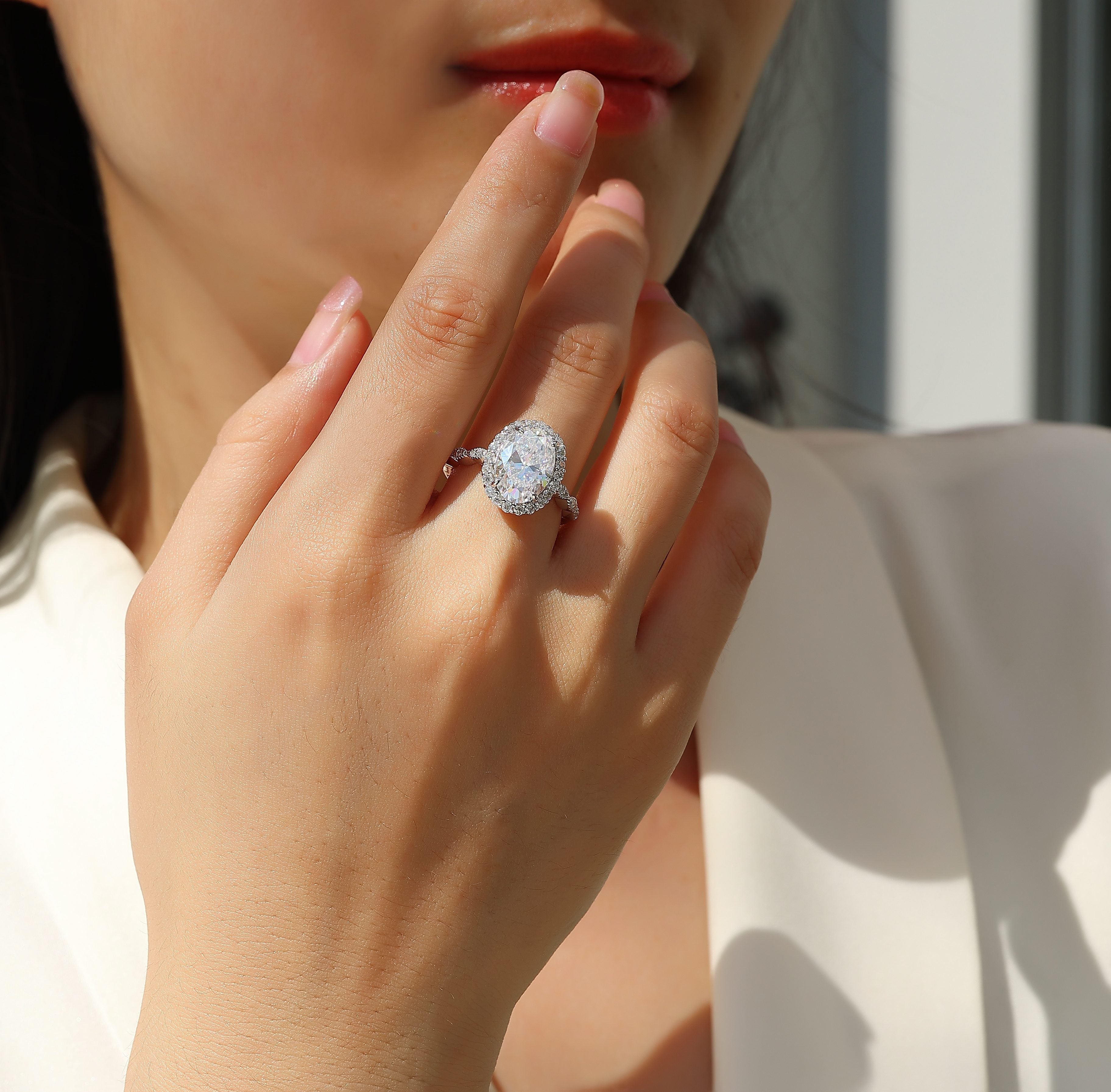 Bright Moon - A Fashionable Diamond Jewelry