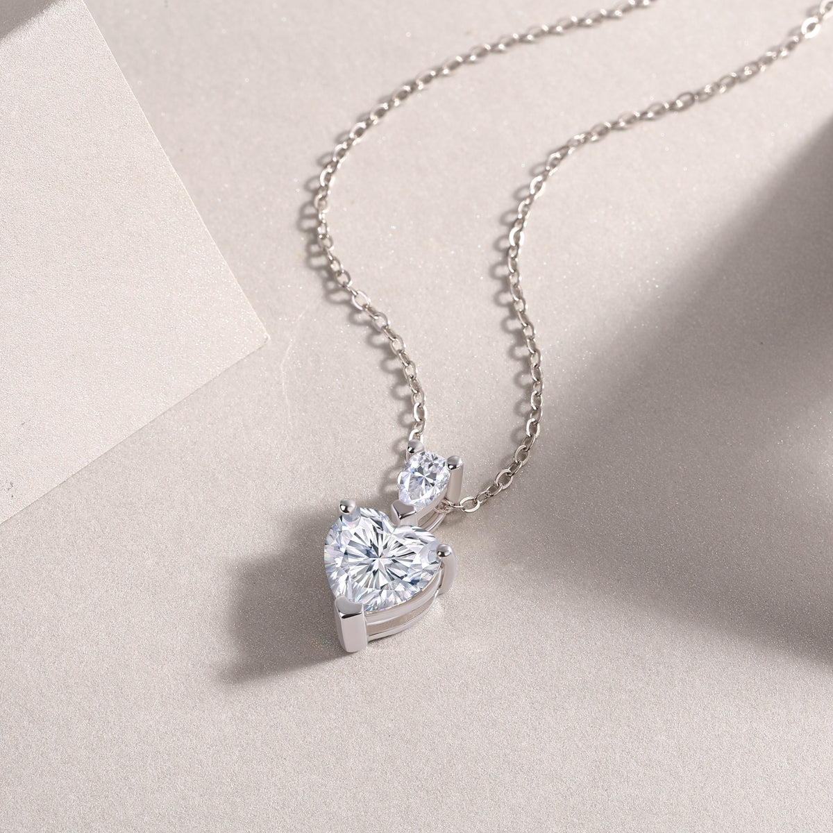 The Beloved Of The Heart - A Fashionable And Luxurious Diamond Jewelry Pendant Set