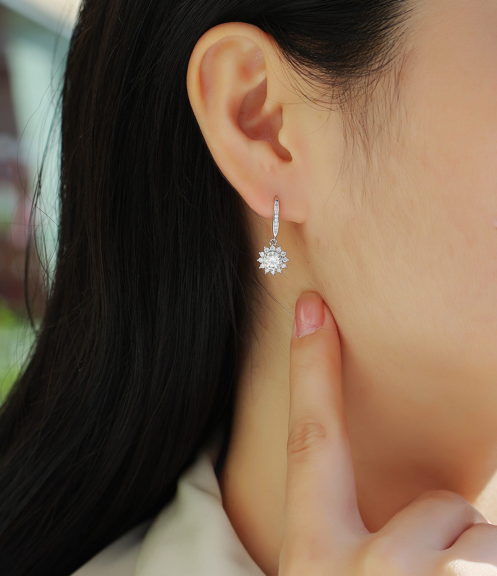 Qingcheng - A Fashionable And Luxurious Diamond Jewelry