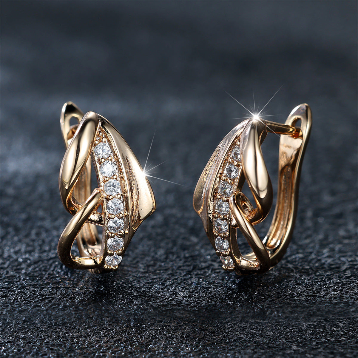 Round Diamond Arrow Ear Clip | No Piercing | Champagne Gold | Korean Minimalist Light Luxury