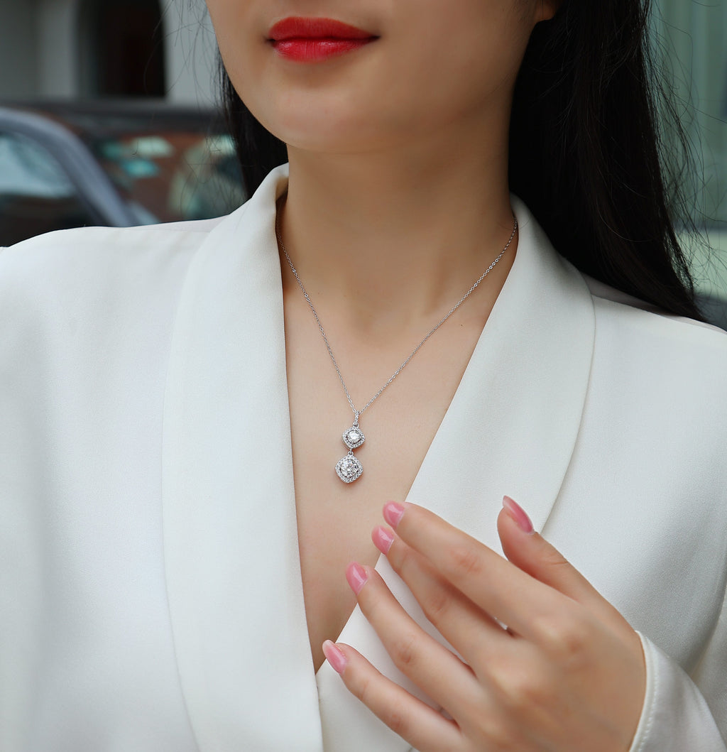 Snowy Wonderland - Diamond Jewelry Pendant Set With 1-carat Moissanite