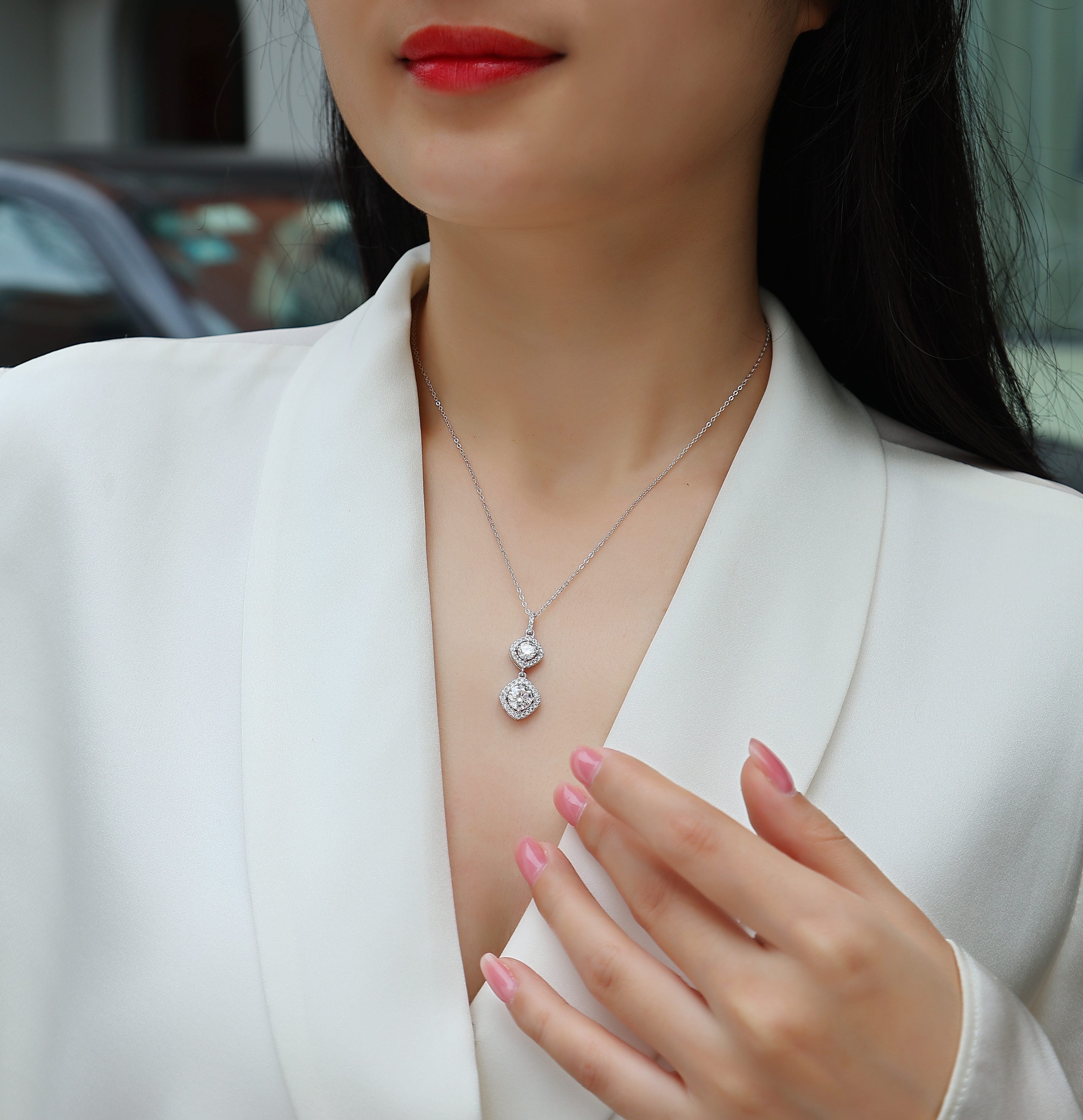 Snowy Wonderland - Diamond Jewelry Pendant Set With 1-carat Moissanite