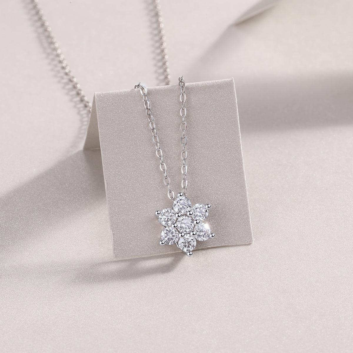 Snowflakes Fluttering - A Fashionable And Luxurious Diamond Jewelry Pendant
