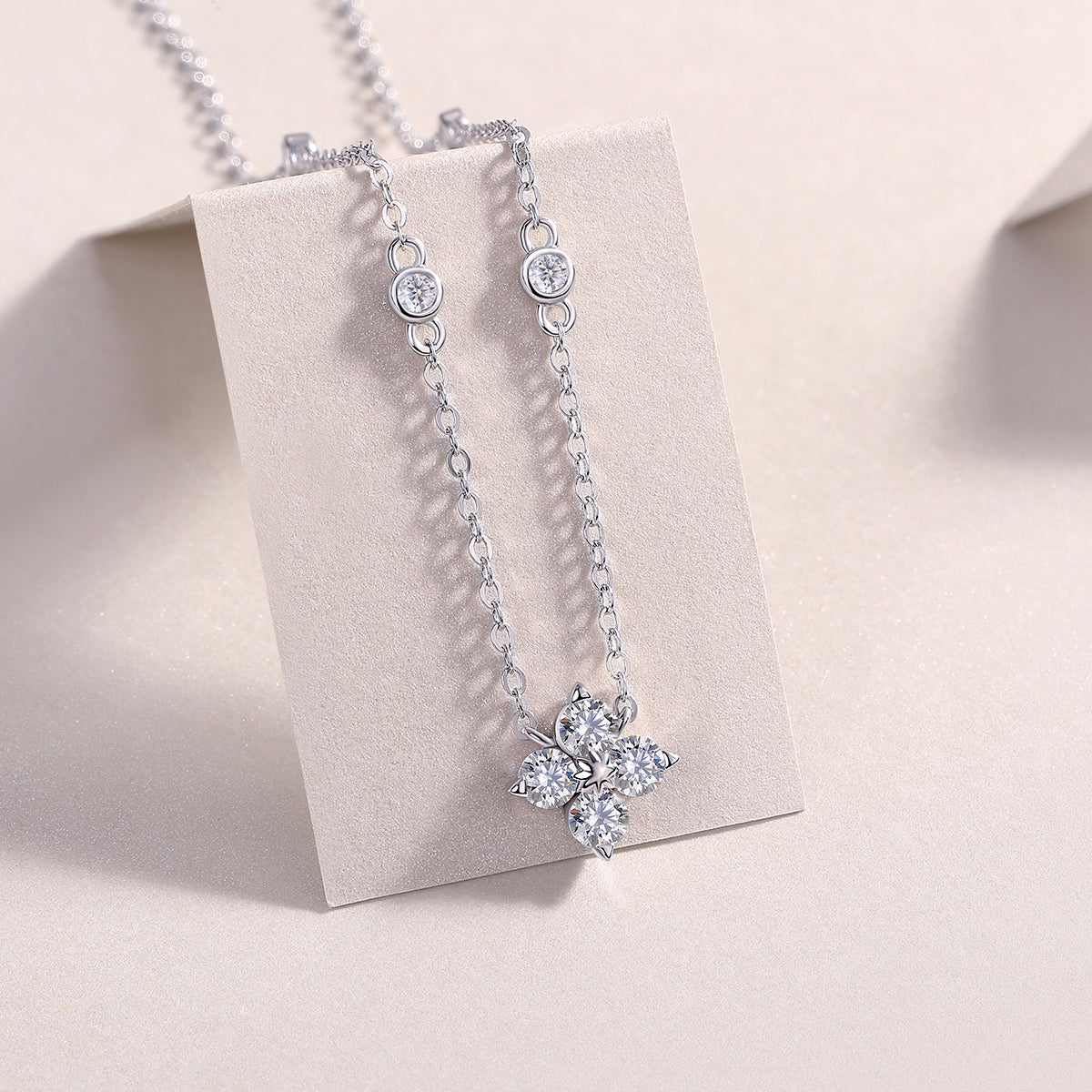 Sweetheart Halo -Luxurious Diamond Jewelry
