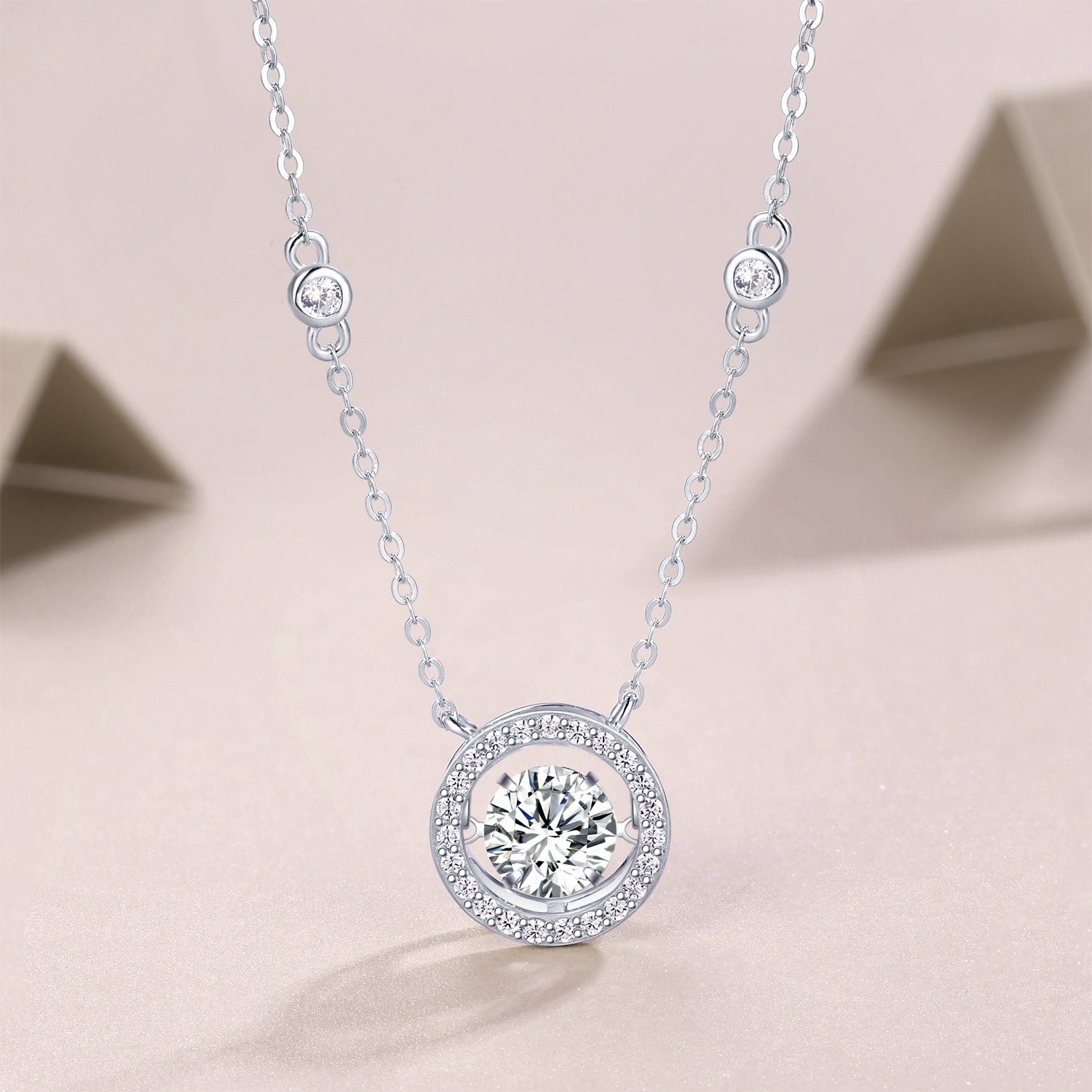 Mobius - A Fashionable And Luxurious Diamond Jewelry, With 1-carat Moissanite Pendant