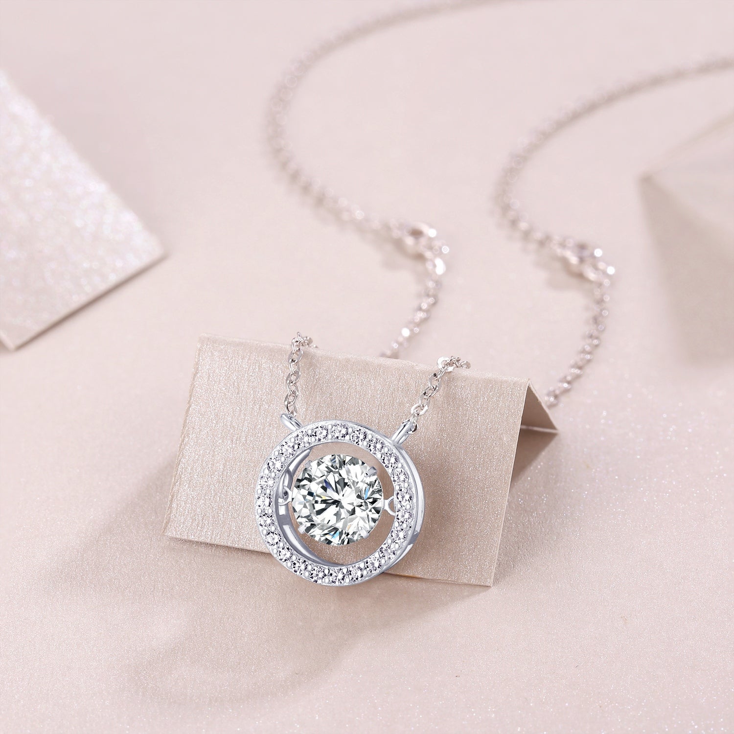 Mobius - A Fashionable And Luxurious Diamond Jewelry, With 1-carat Moissanite Pendant