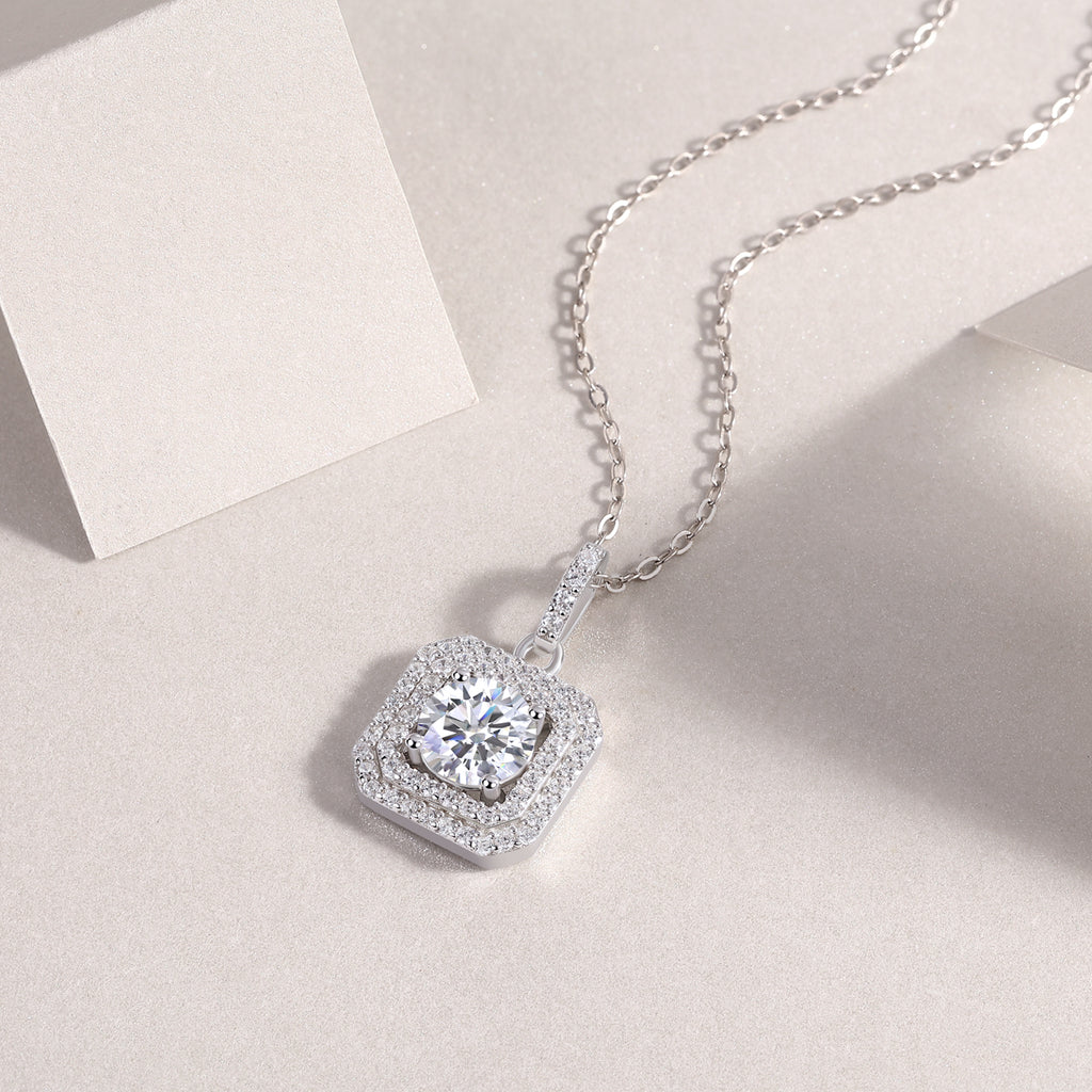 Sugar Diamond - A Fashionable And Luxurious Diamond Jewelry With 1-carat Moissanite Pendant