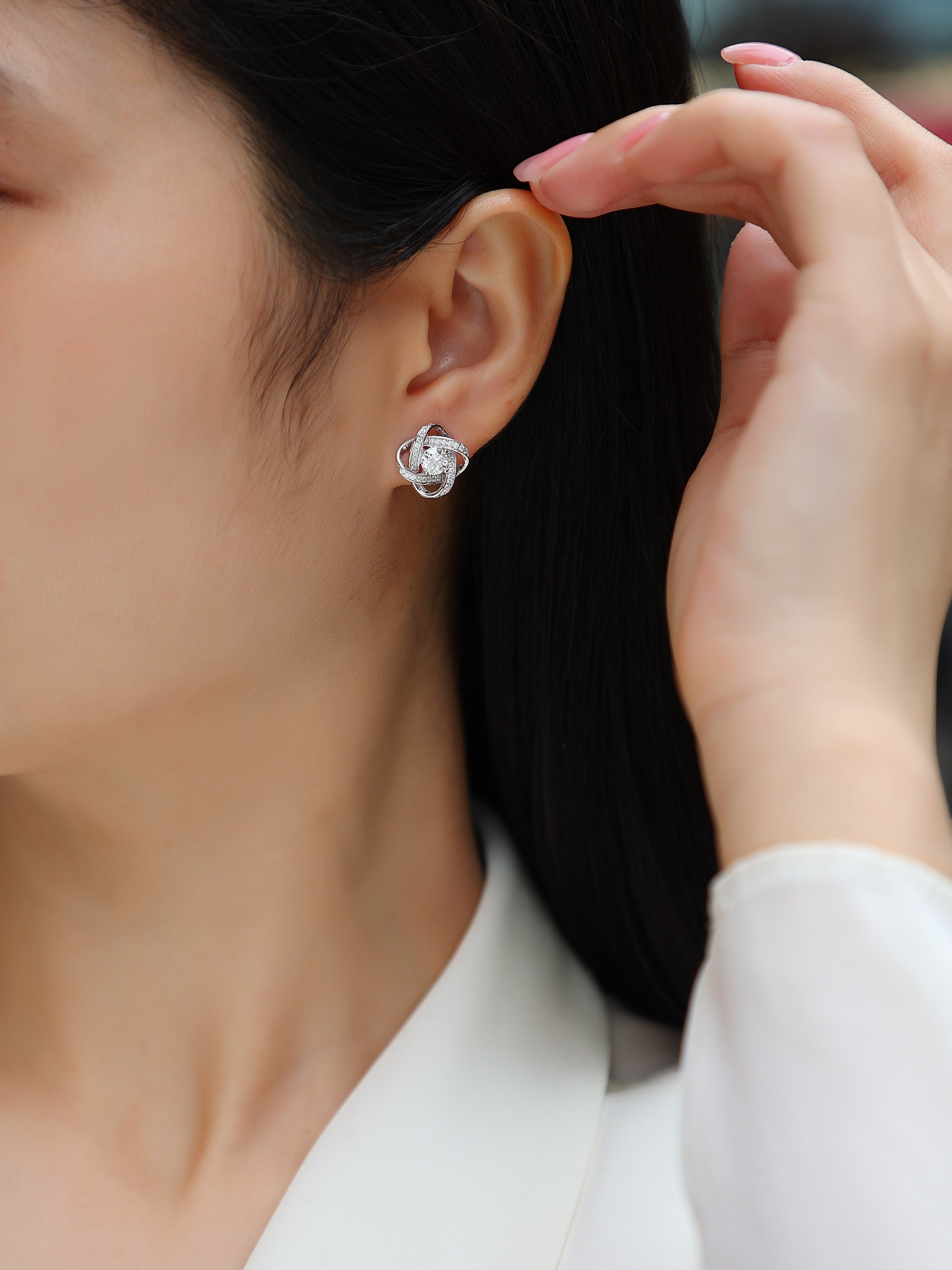 Hope Beam -  Luxurious Diamond Stud Earrings