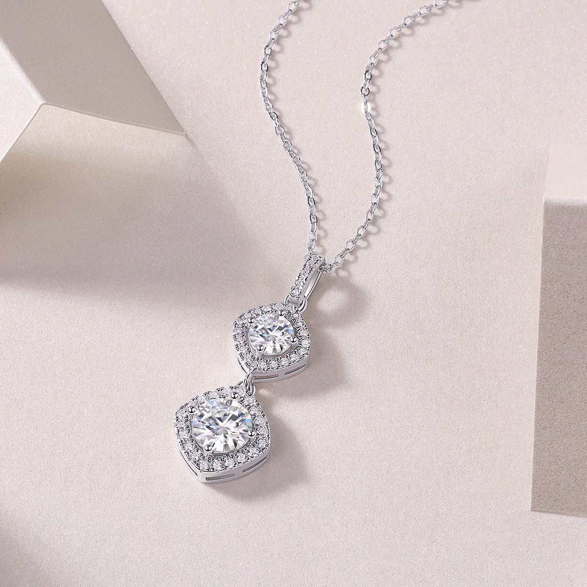 Snowy Wonderland - Diamond Jewelry Pendant Set With 1-carat Moissanite