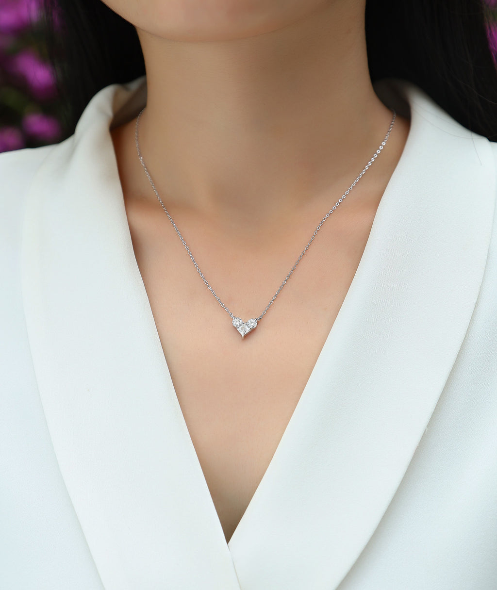 Love In The Present - A Fashionable And Luxurious Diamond Jewelry Pendant Set