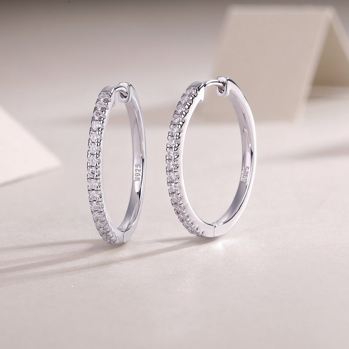 Yuedong Light - Dynamic Moissanite Jewelry | S925 Silver