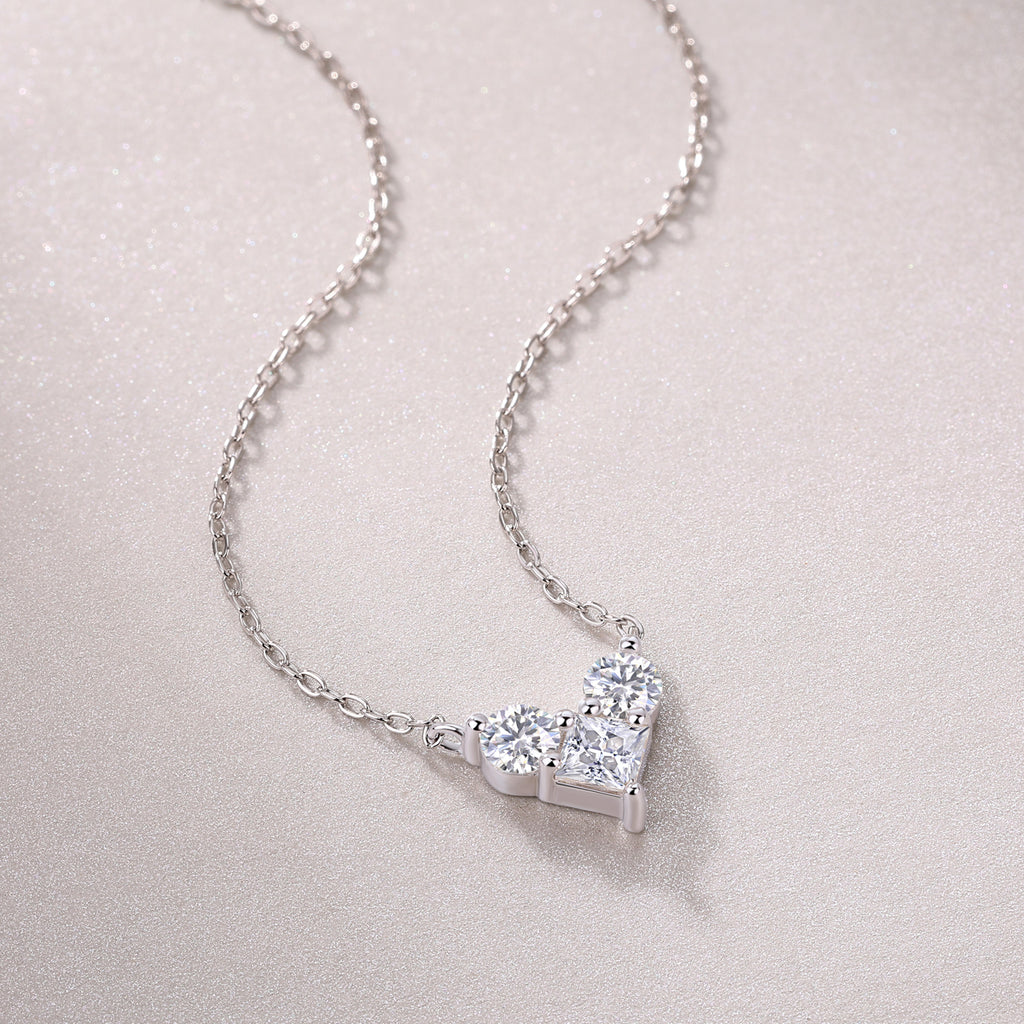 Love In The Present - A Fashionable And Luxurious Diamond Jewelry Pendant Set