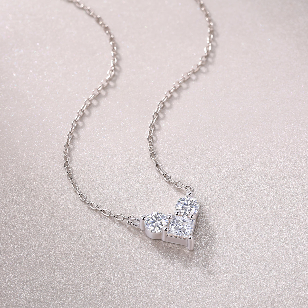 Love In The Present - A Fashionable And Luxurious Diamond Jewelry Pendant Set