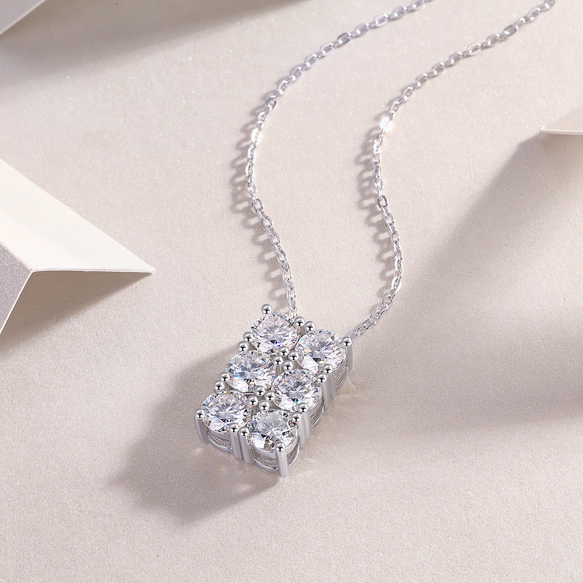 Grand Round -Luxurious Diamond Jewelry Piece