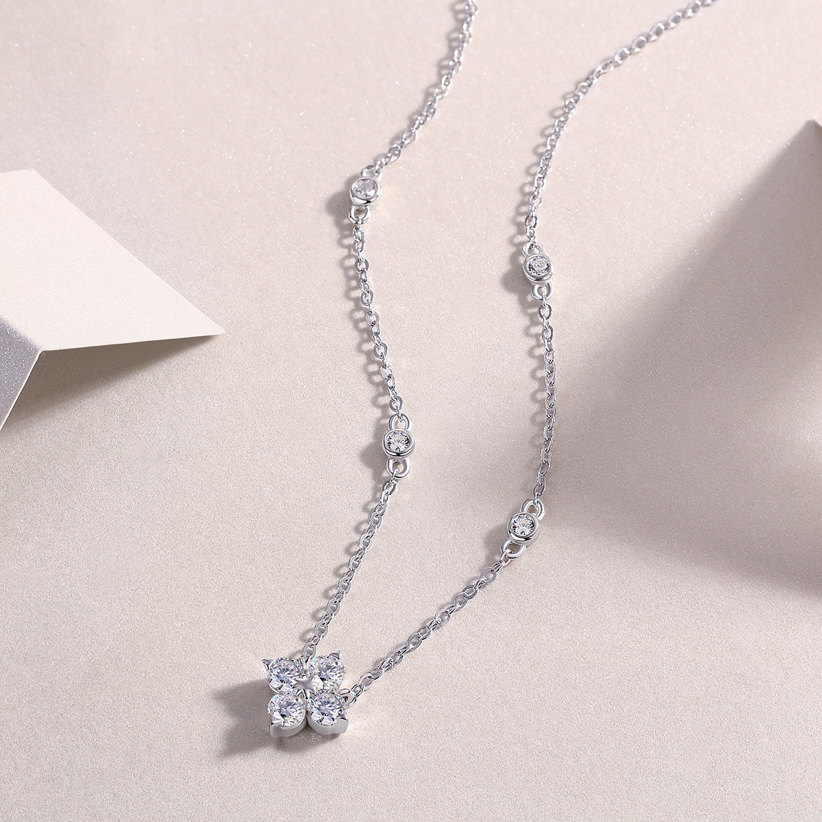 Sweetheart Halo -Luxurious Diamond Jewelry