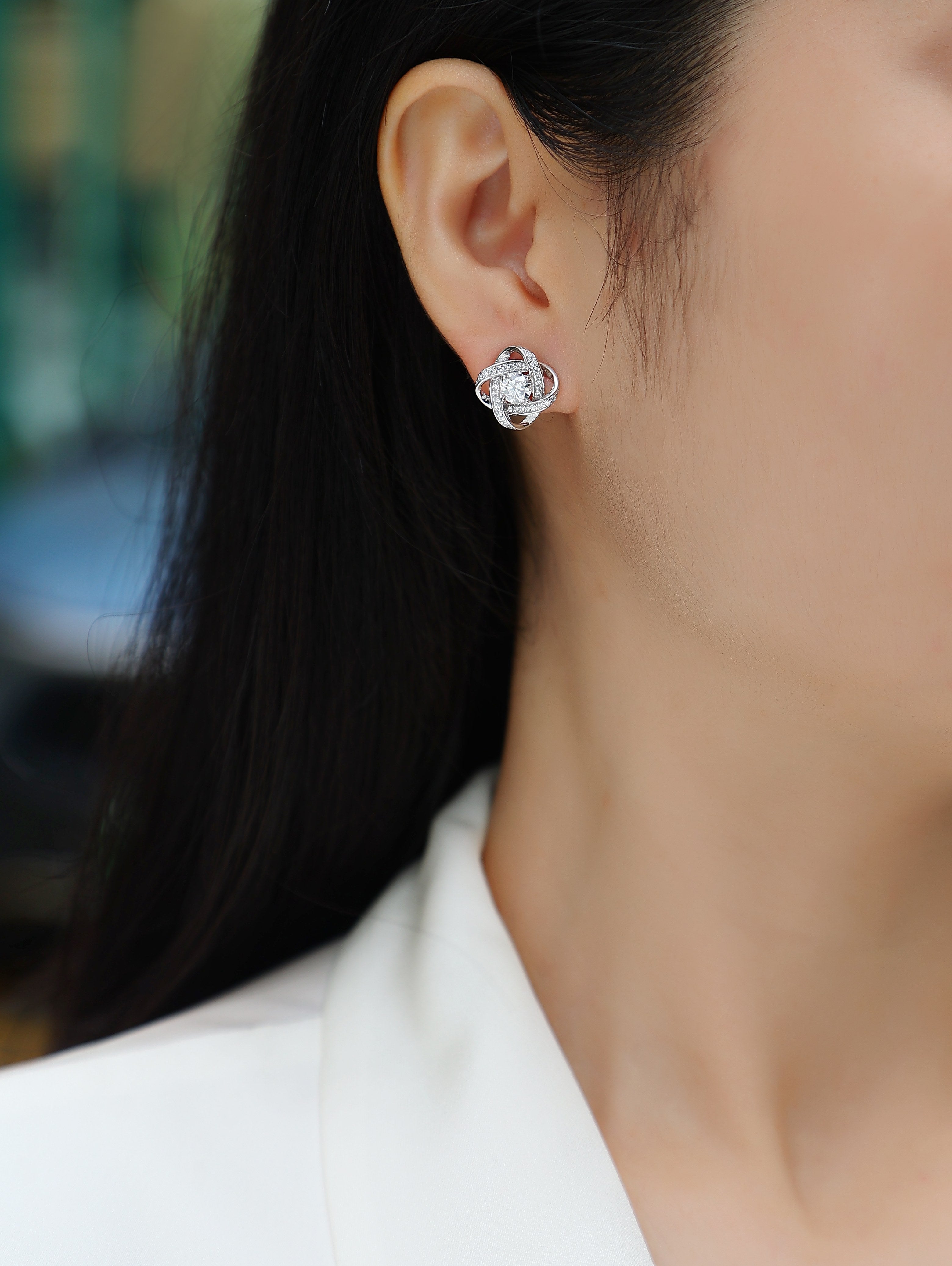 Hope Beam -  Luxurious Diamond Stud Earrings