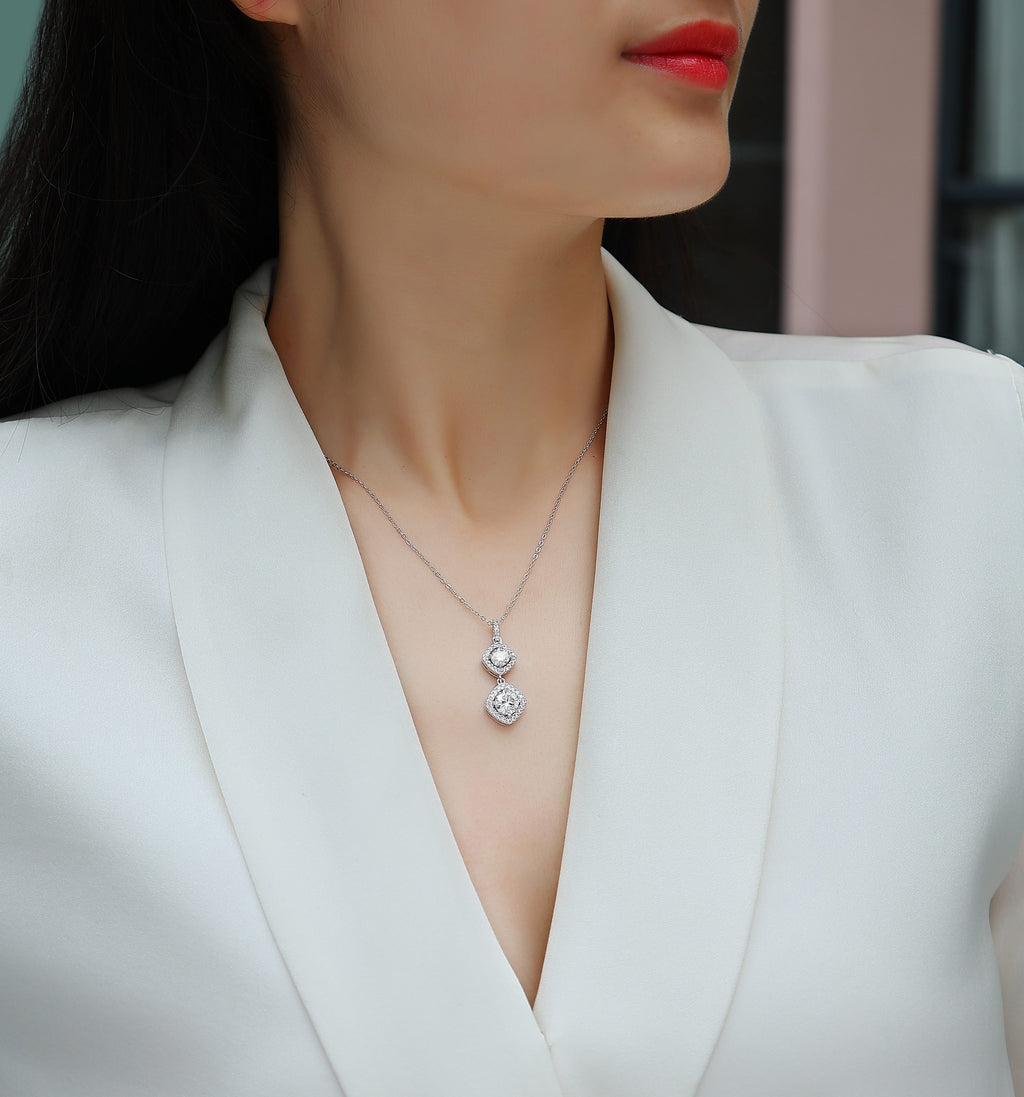 Snowy Wonderland - Diamond Jewelry Pendant Set With 1-carat Moissanite