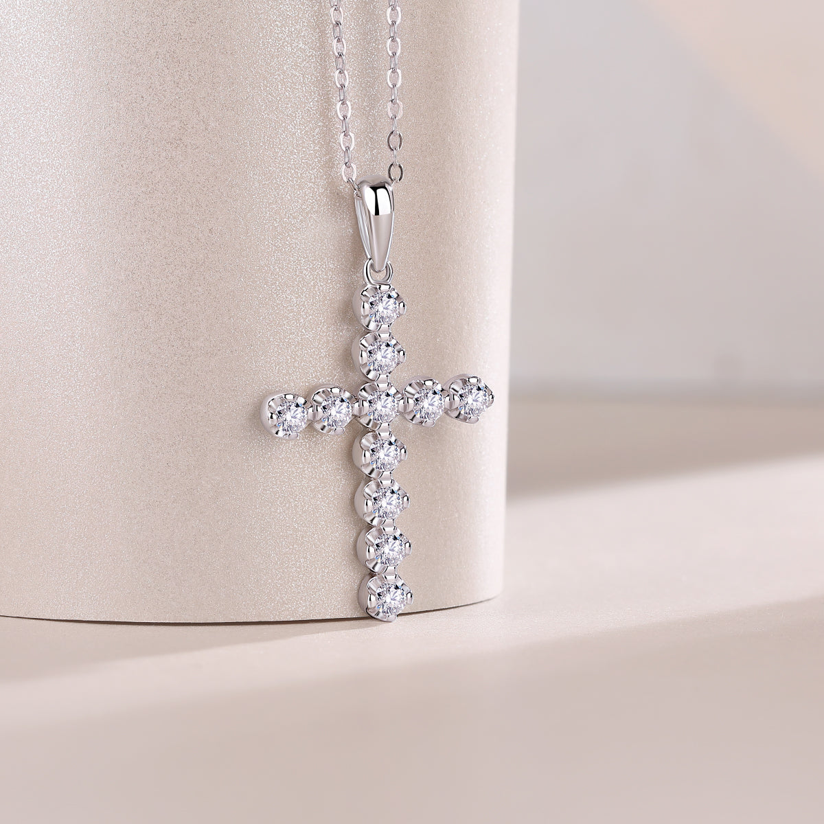Entrust Luxury Fashion Diamond Pendant