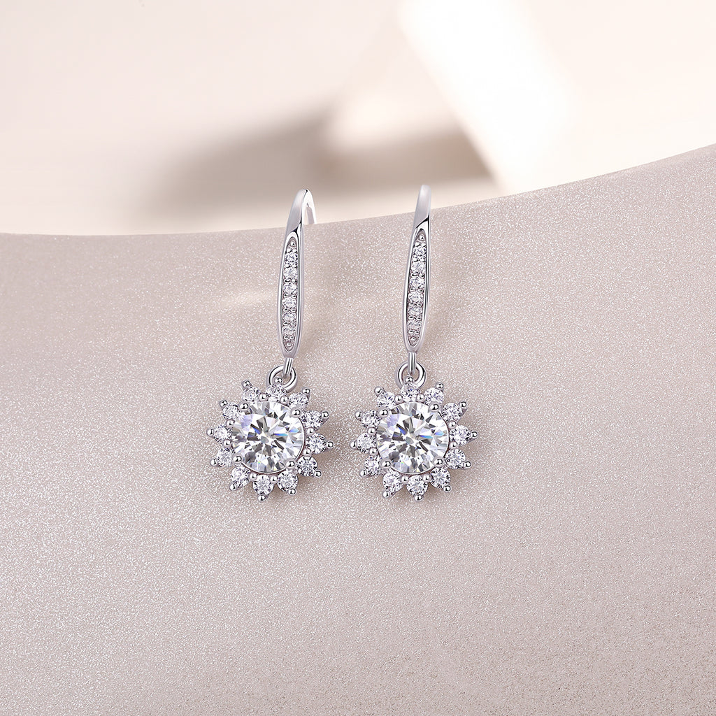 Qingcheng - A Fashionable And Luxurious Diamond Jewelry