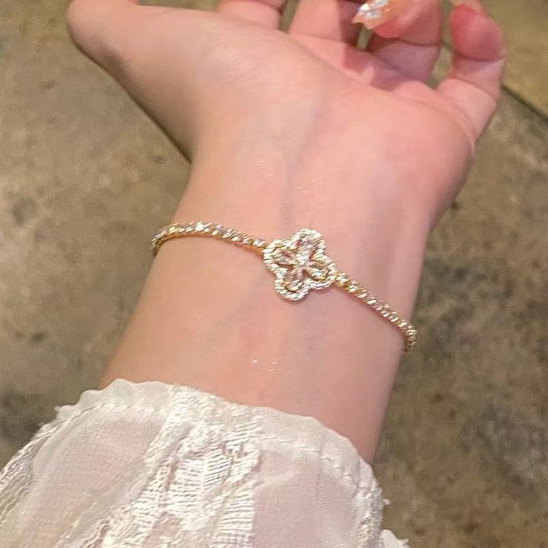 Full-Crystal Four-Leaf Clover Bracelet | Light Luxury | Gold & Silver