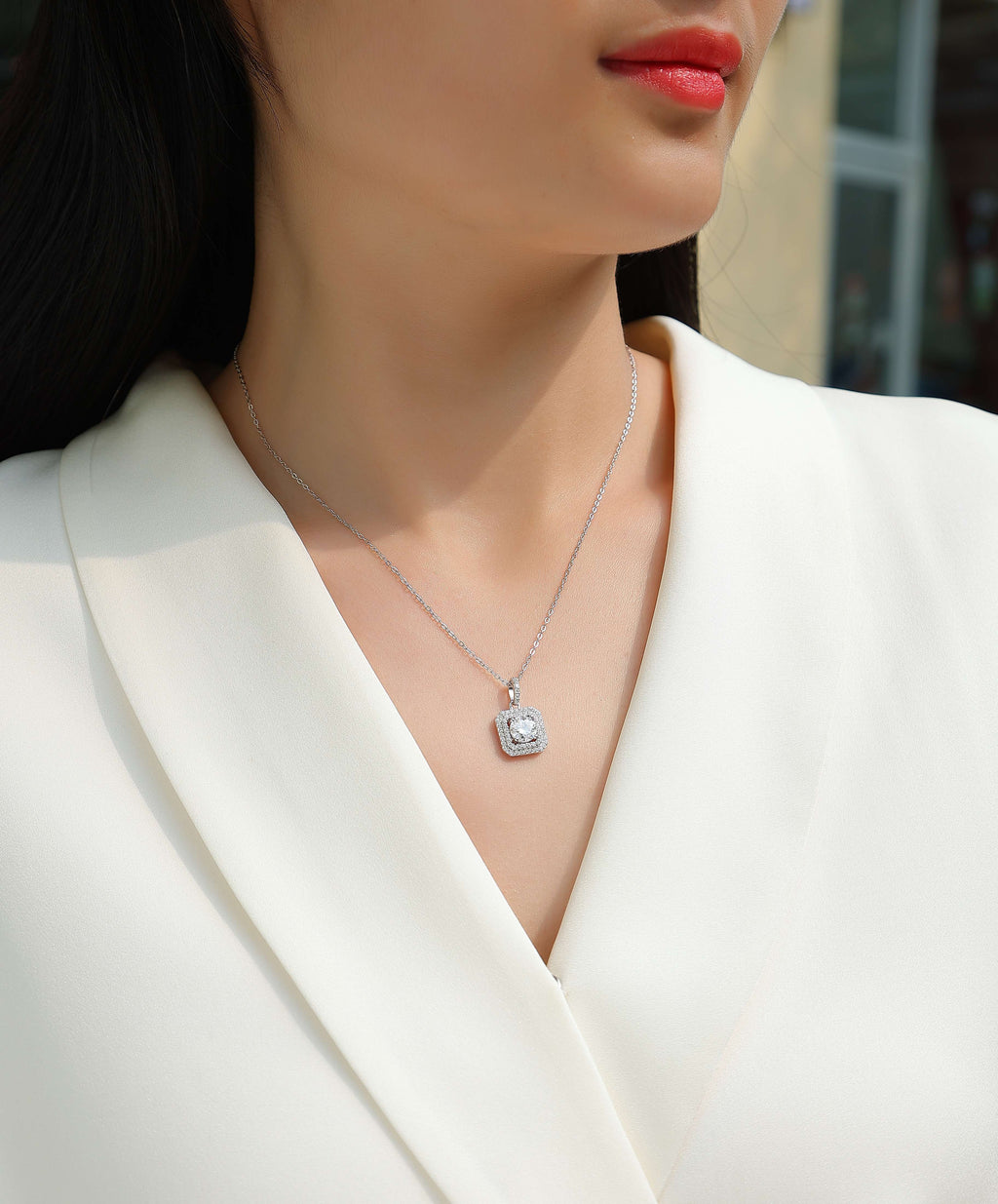 Sugar Diamond - A Fashionable And Luxurious Diamond Jewelry With 1-carat Moissanite Pendant